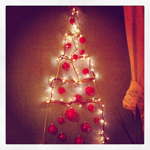 Unser Weihnachtsbaum für dieses Jahr. Platzsparend, nachhaltig, wiederverwendbar und trotzdem stimmungsvoll :)